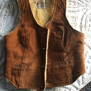 Amazing vintage shearling vest 👁👁